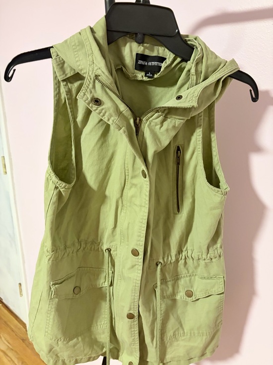Zenana Size Large Light Green Hooded Utility Vest Like New - Picture 7 of 7